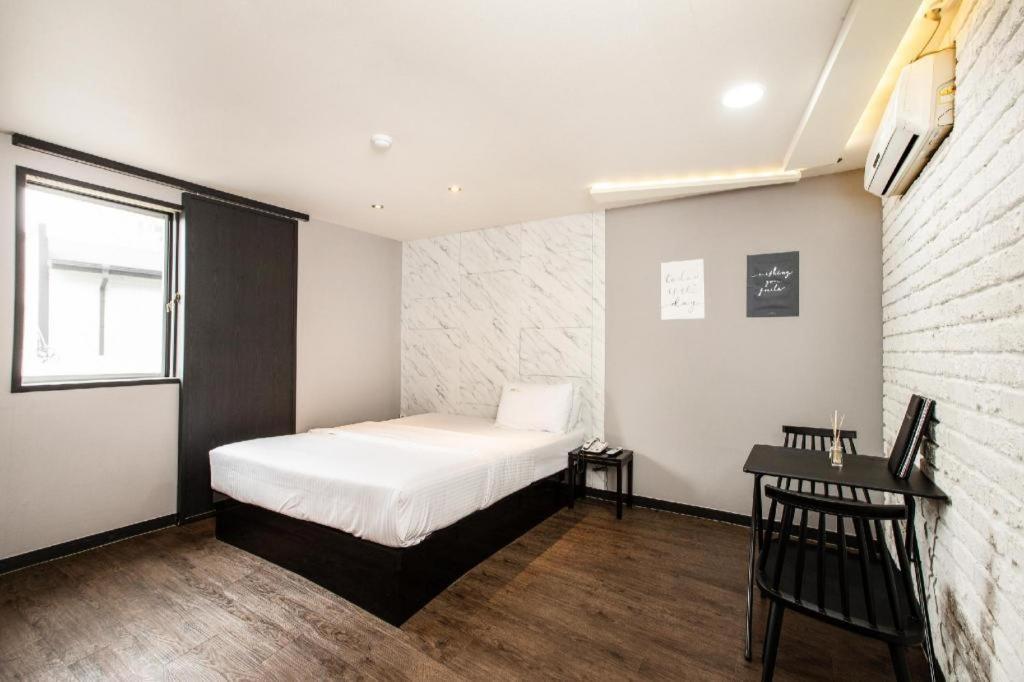 M7 Business Hotel Chilgok Екстер'єр фото