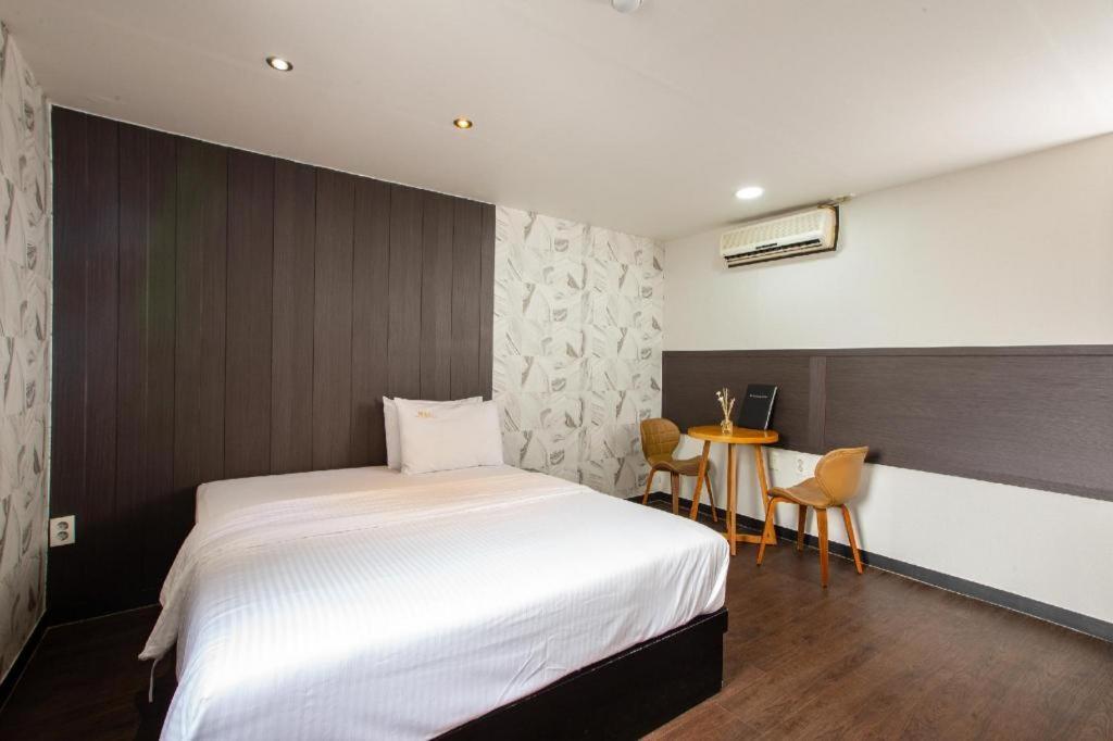 M7 Business Hotel Chilgok Екстер'єр фото