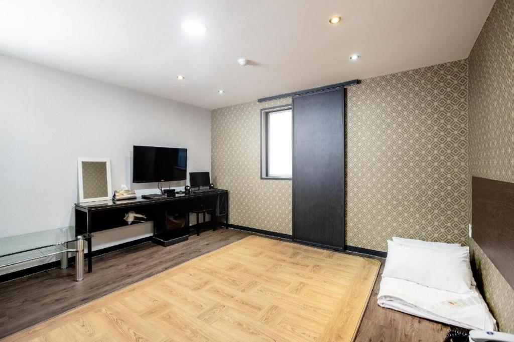 M7 Business Hotel Chilgok Екстер'єр фото