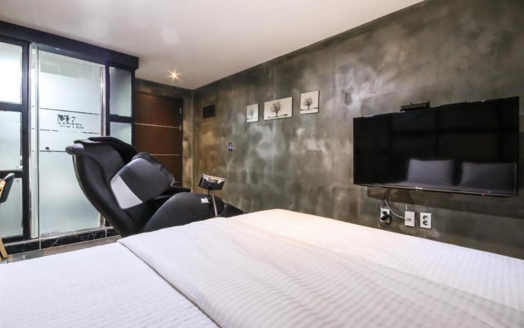 M7 Business Hotel Chilgok Екстер'єр фото